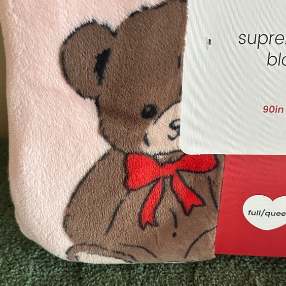 Cuddle in Love Valentine Teddy Bear 🧸 Blanket Queen Heart ♥️ NEW! - Picture 3 of 10